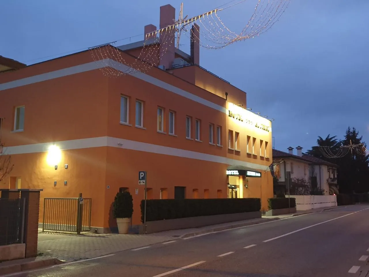 Hotel Altieri Favaro Veneto 3*,  Italy